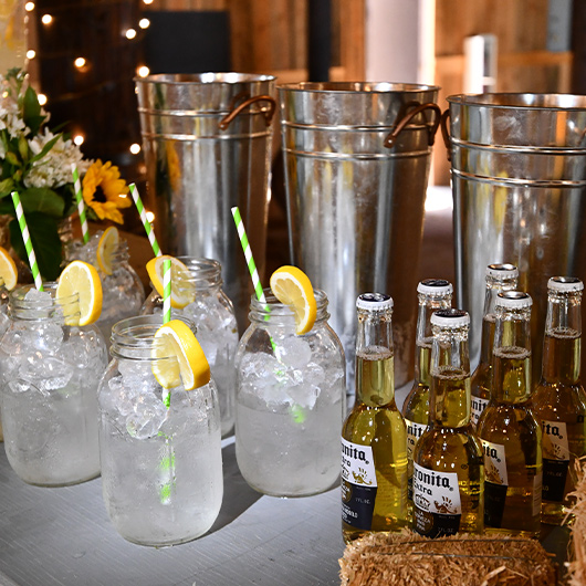 cocktail bar at reception