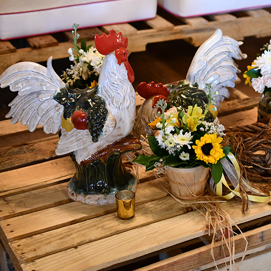 rooster table accent for country reception