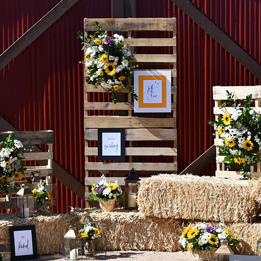 wooden pallets for a country chic wedding